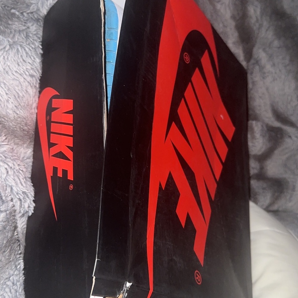 Sz 12 used jordan 1 UNC